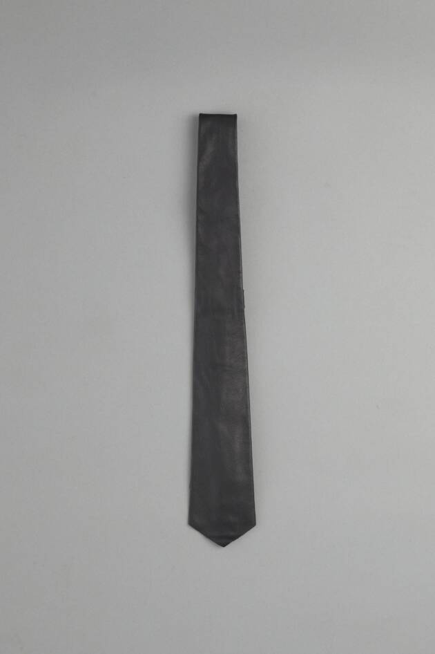 HERENCIA CORBATA CUERO HCG