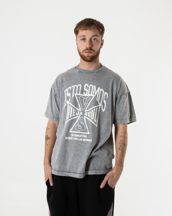 VIEJASCUL REMERA OVERSIZE ESTO SOMOS WASHED - Image 3