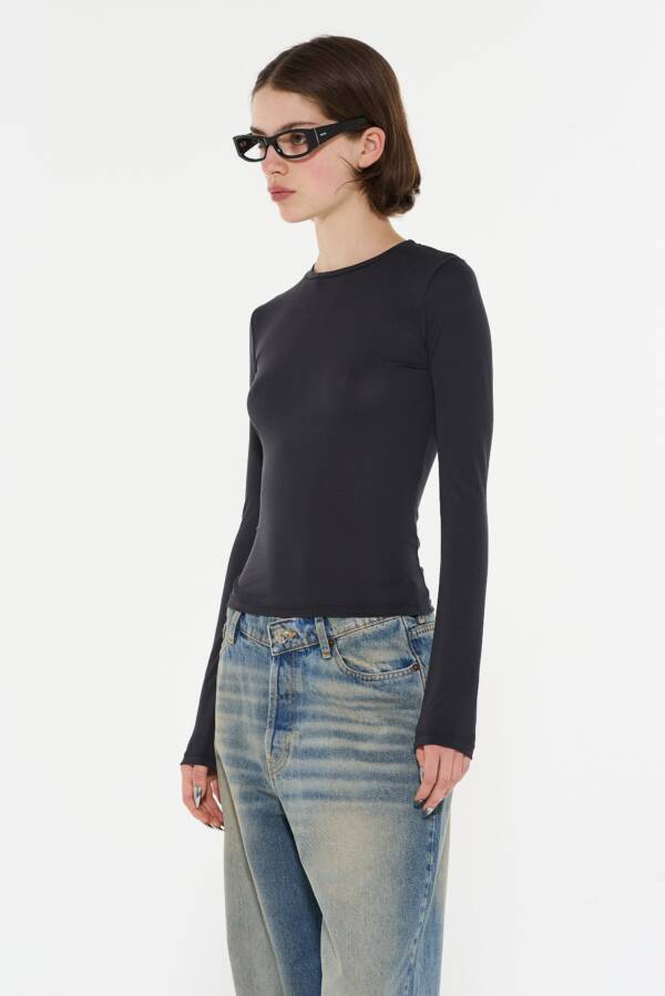 AY NOT DEAD REMERA AGNES - Image 2