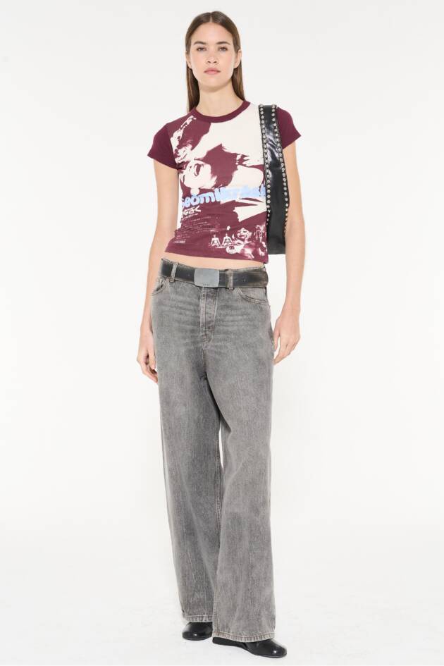 AY NOT DEAD REMERA DAISIES