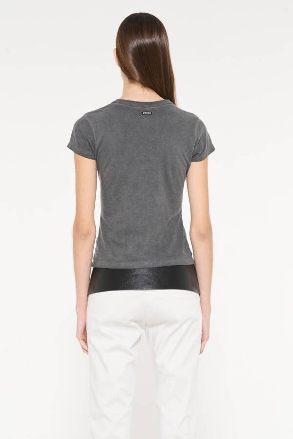 AY NOT DEAD REMERA FANTASY - Image 2
