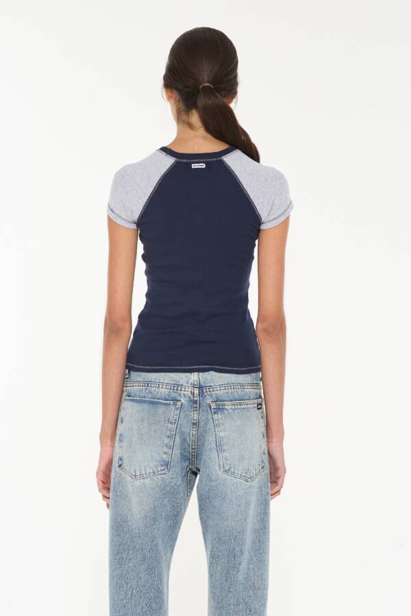 AY NOT DEAD REMERA RAGLAN RIB - Image 2