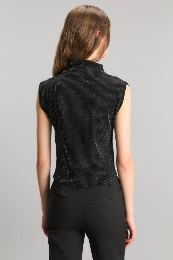 KOSIUKO REMERA CLOSE UP - Image 2