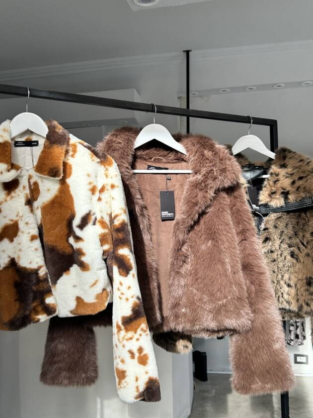 MARIA ANTONIETA CAMPERA COW FAX FUR FORRADA IMPORTADA