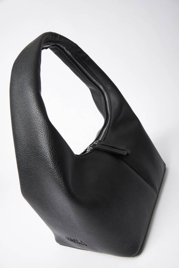 MISHKA CARTERA JERRY - Image 3