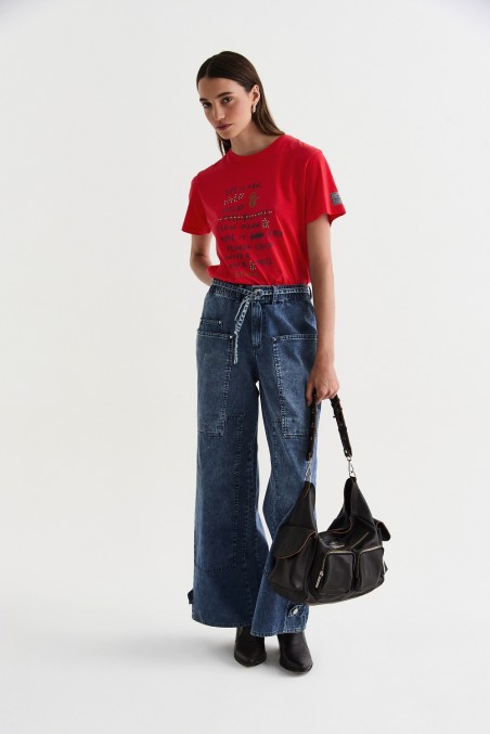 VESNA REMERA HERA LETRAS ROJO