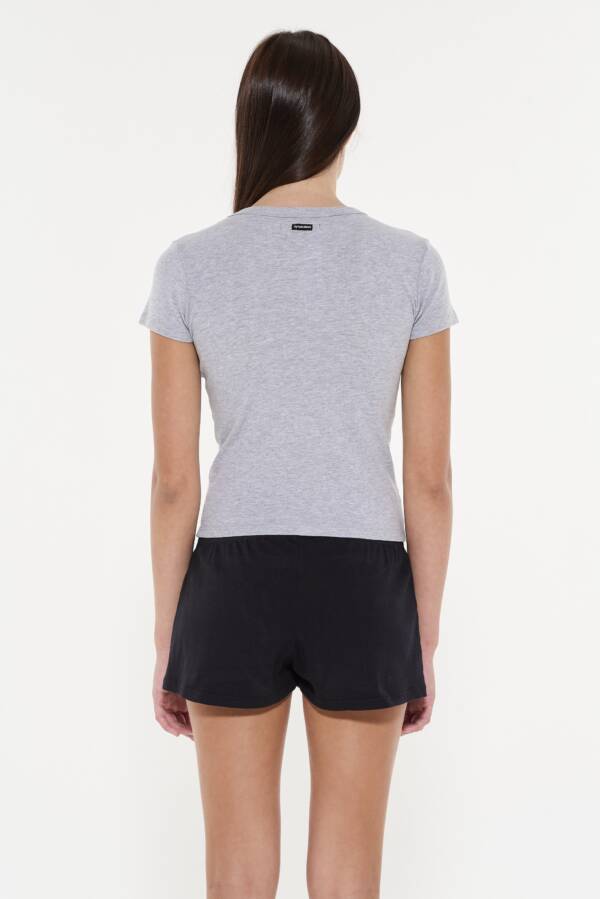 AY NOT DEAD REMERA RIB - Image 2