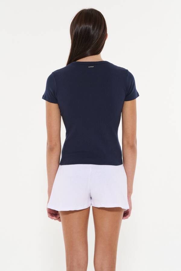 AY NOT DEAD REMERA RIB - Image 4