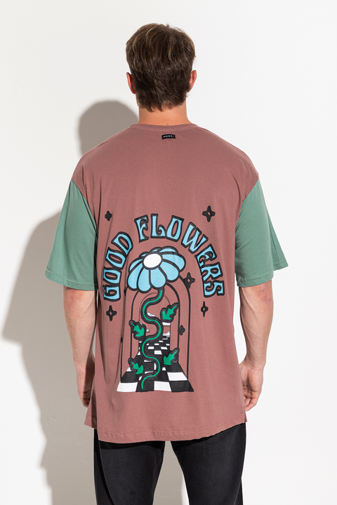 MANKI REMERA OS GOOD FLOWERS MARRON