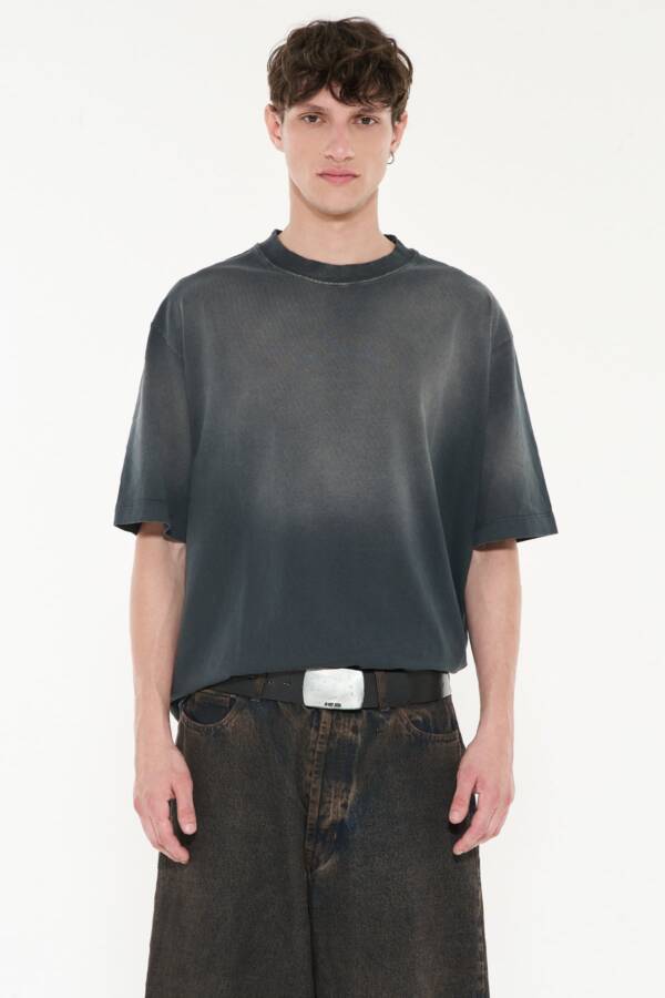 AY NOT DEAD REMERA OVER CORROSION