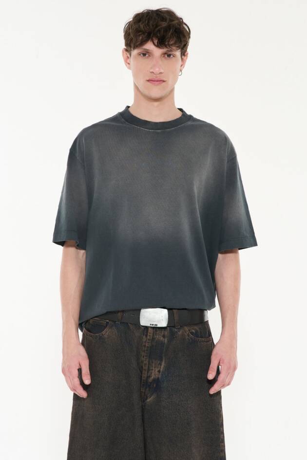 AY NOT DEAD REMERA OVER CORROSION