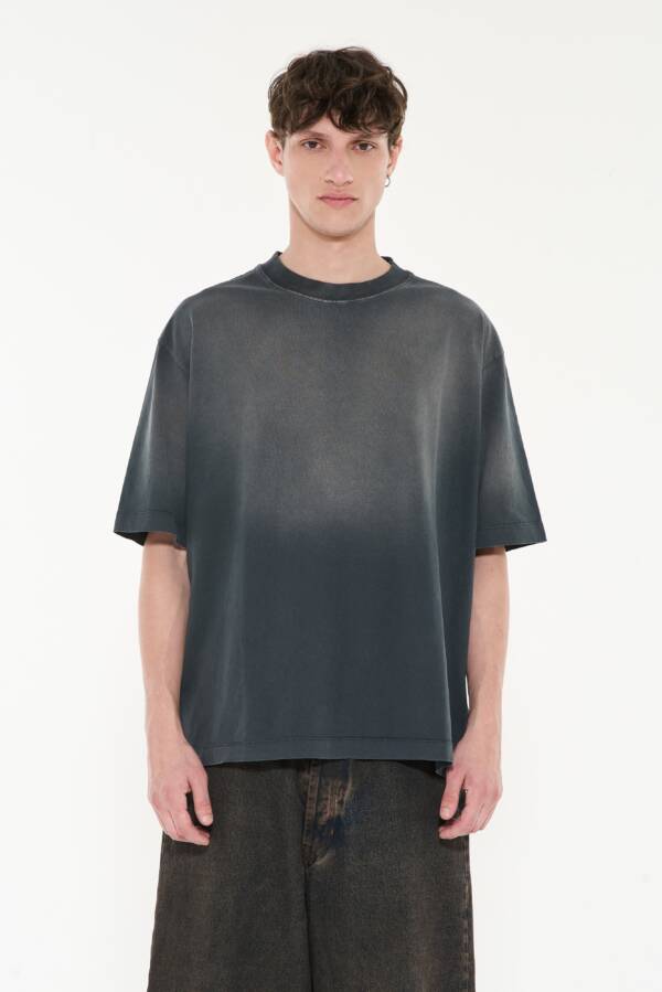 AY NOT DEAD REMERA OVER CORROSION - Image 2
