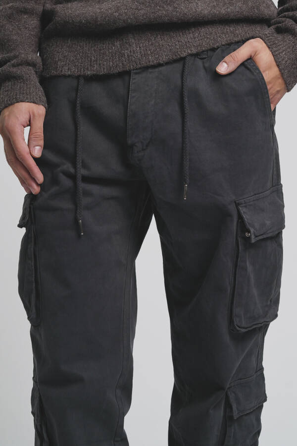 BATUK PANTALÓN CARGO DIFERENCIADO BAROCK - Image 4