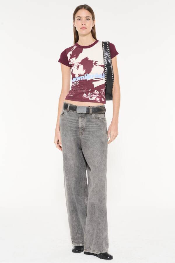 AY NOT DEAD REMERA DAISIES