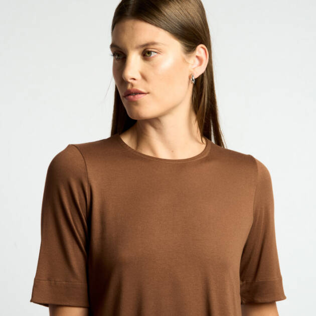 KEVINGSTON REMERA MOUNA