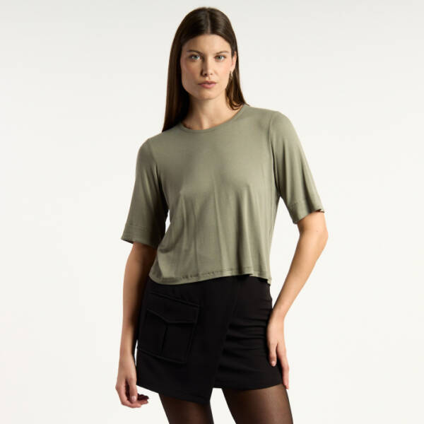 KEVINGSTON REMERA MOUNA