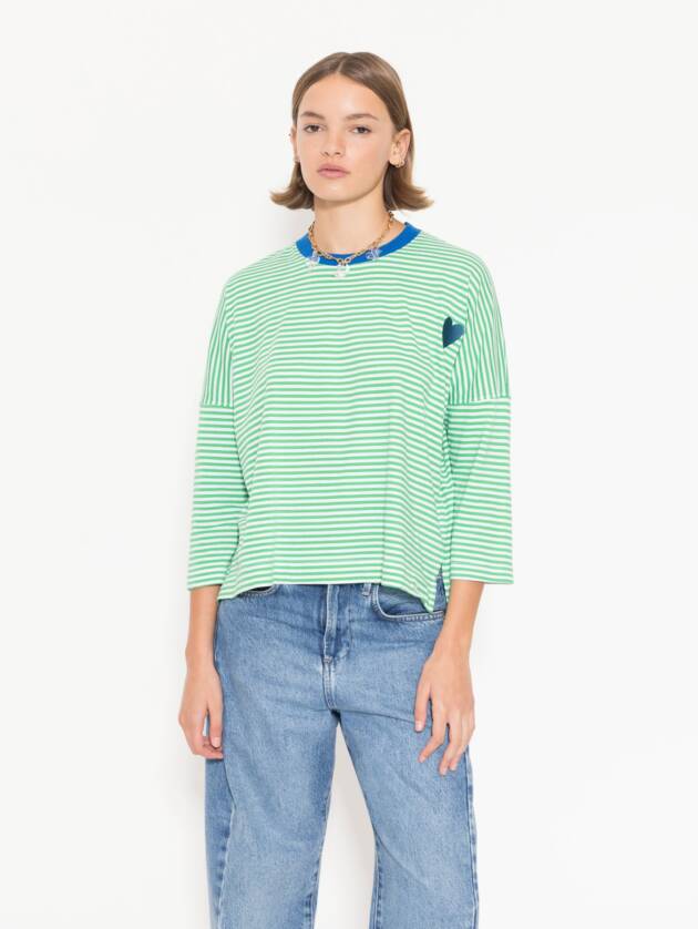 JAZMÍN CHEBAR REMERA AVI