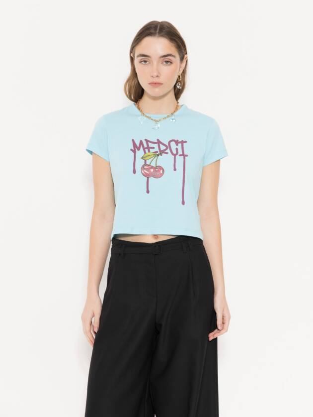 JAZMÍN CHEBAR REMERA CERISE
