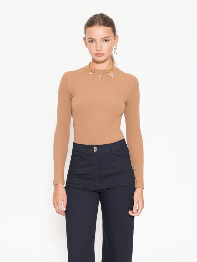 JAZMÍN CHEBAR REMERA KENDALL