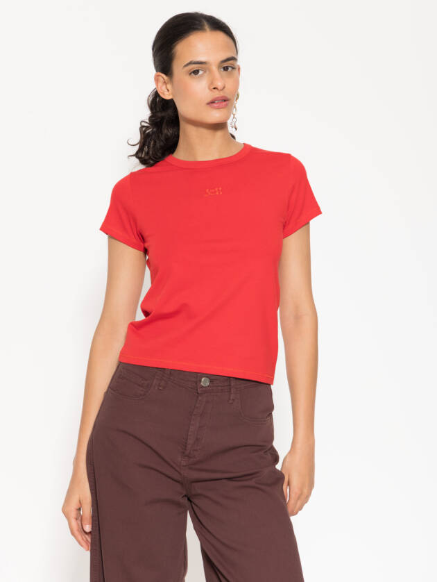 JAZMÍN CHEBAR REMERA LUNA