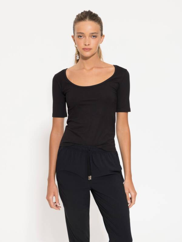 JAZMÍN CHEBAR REMERA JOE
