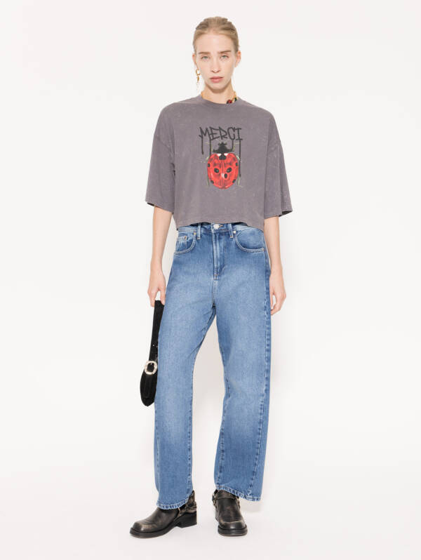JAZMÍN CHEBAR REMERA MERCI