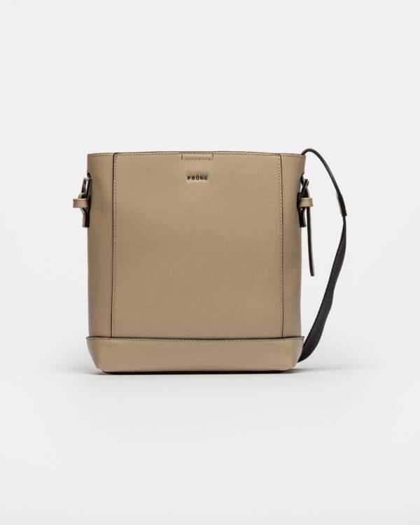 PRÜNE BANDOLERA AKIRA EN EFECTO CUERO LISO