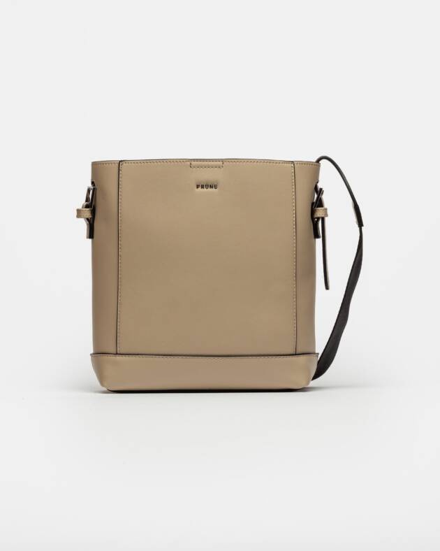 PRÜNE BANDOLERA AKIRA EN EFECTO CUERO LISO
