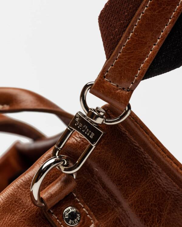 PRÜNE CARTERA DE MANO CAPRI EN CUERO LISO - Image 4