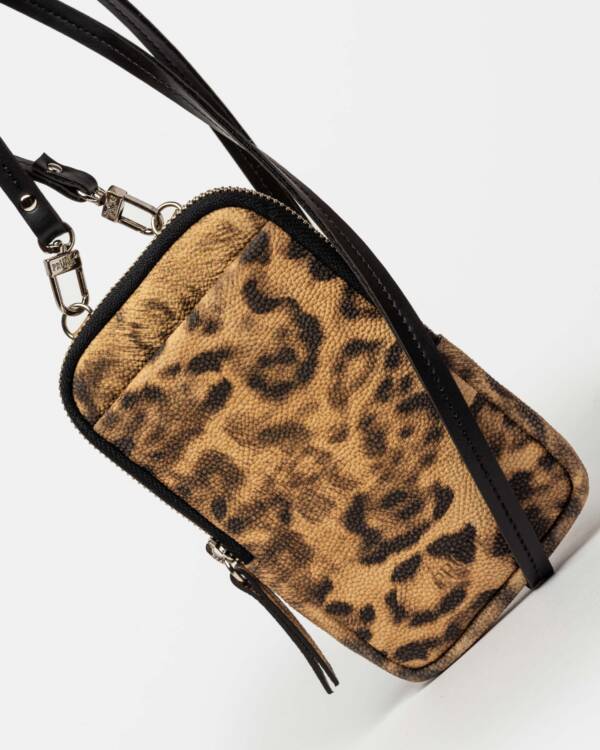 PRÜNE PORTA CELULAR PIA EN CUERO ANIMAL PRINT - Image 2