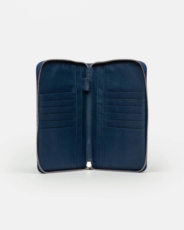 PRÜNE PORTA PASAPORTE TRAVEL EN EFECTO CUERO SAFFIANO - Image 2
