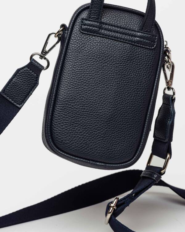 PRÜNE PORTA CELULAR BABY DONNA EN EFECTO CUERO GRANEADO - Image 2