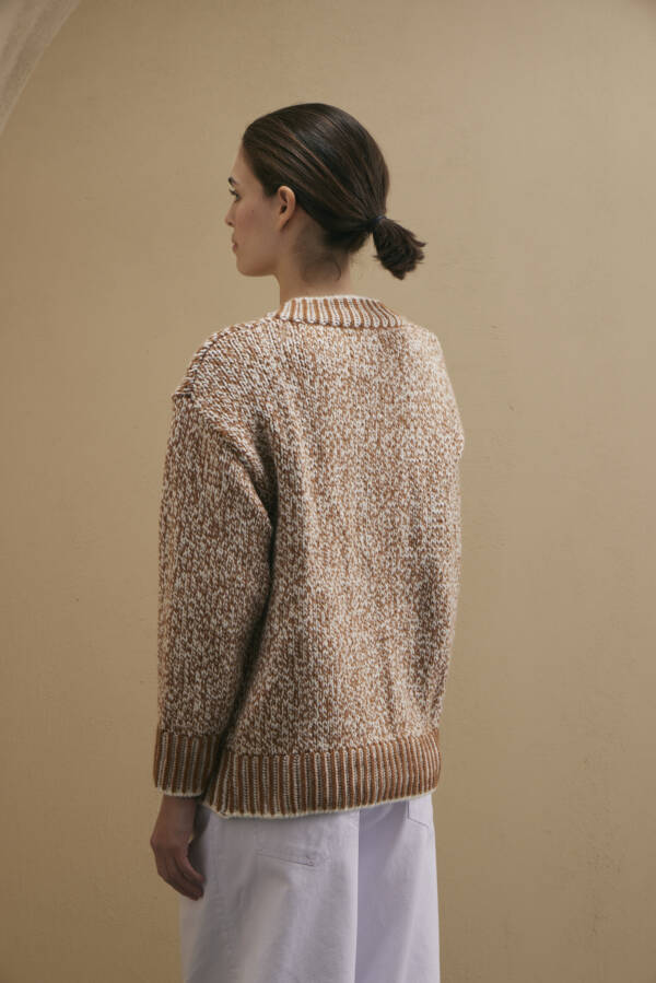 AWADA SWEATER ESCOTE V - Image 4