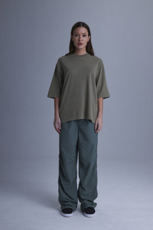 HARVEY WILLYS REMERA KANYE BIG LOGO LAUREL - Image 5