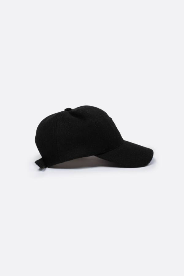 BOWEN BLACK COZY CAP