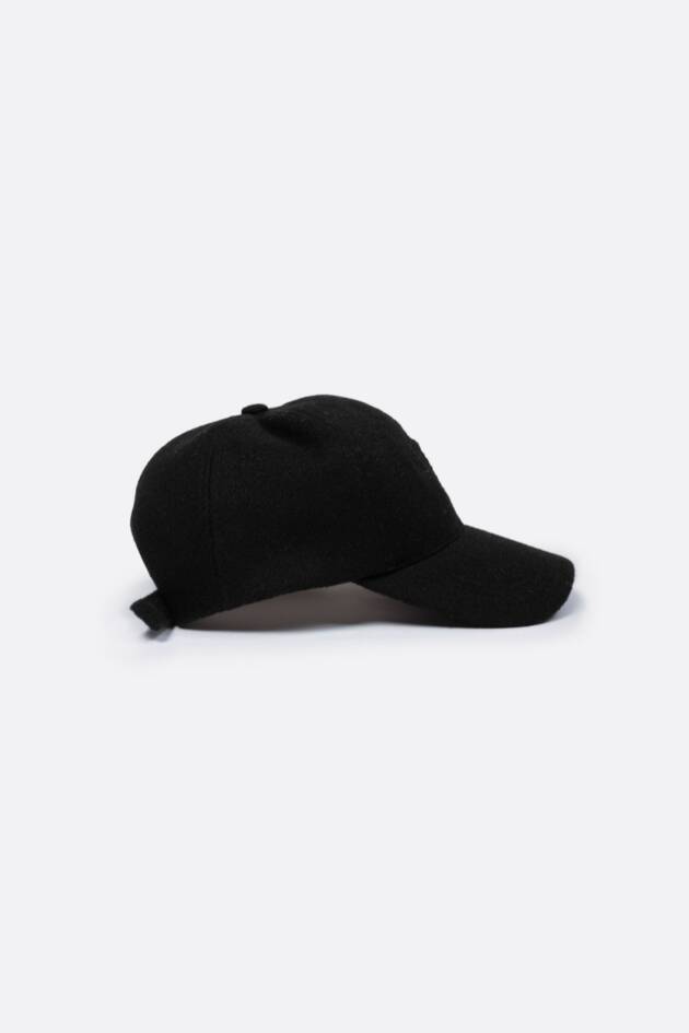 BOWEN BLACK COZY CAP