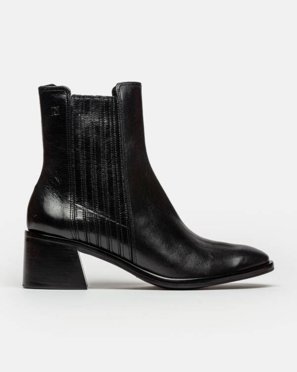 PRÜNE BOTA CAÑA MEDIA COREY EN CUERO LISO