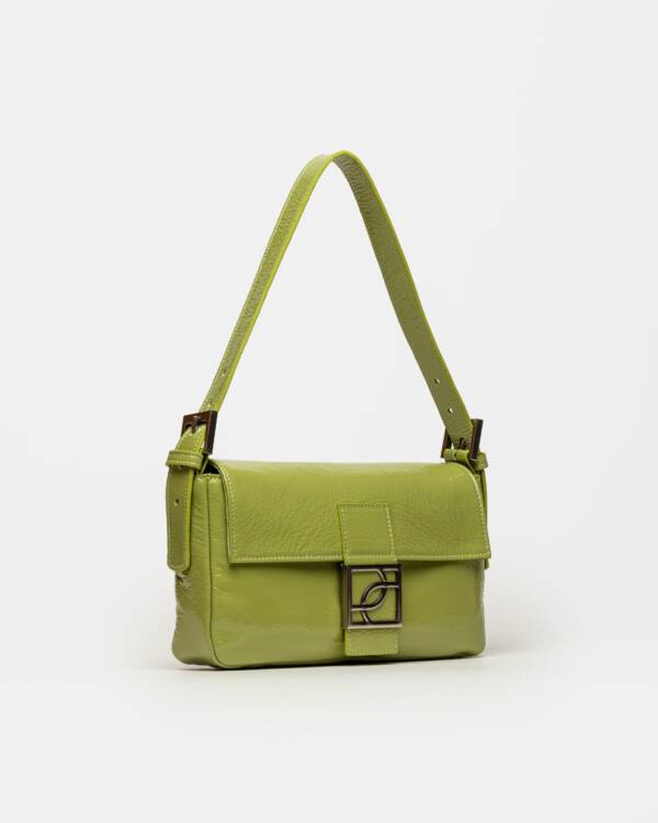 PRÜNE CARTERA AL HOMBRO SIGNATURE EN CUERO CHAROL - Image 2