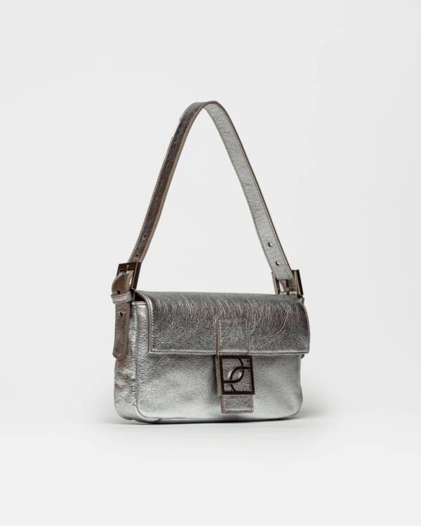 PRÜNE CARTERA AL HOMBRO SIGNATURE EN CUERO GRANEADO METALIZADO - Image 2