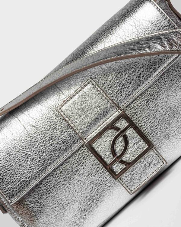 PRÜNE CARTERA AL HOMBRO SIGNATURE EN CUERO GRANEADO METALIZADO - Image 3