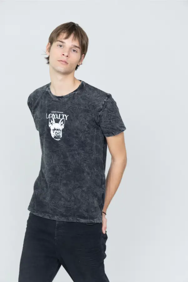 REVER PASS REMERA WASH BULLDOG LOYALTY - Image 2