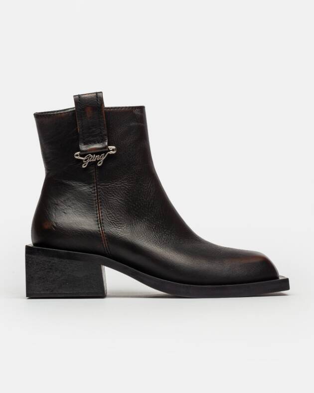 PRÜNE BOTA CAÑA MEDIA THE CHARMY GÄNG EN CUERO
