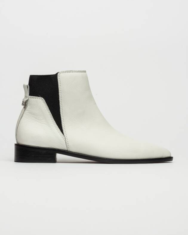 PRÜNE BOTA CAÑA BAJA SAMY EN CUERO LISO