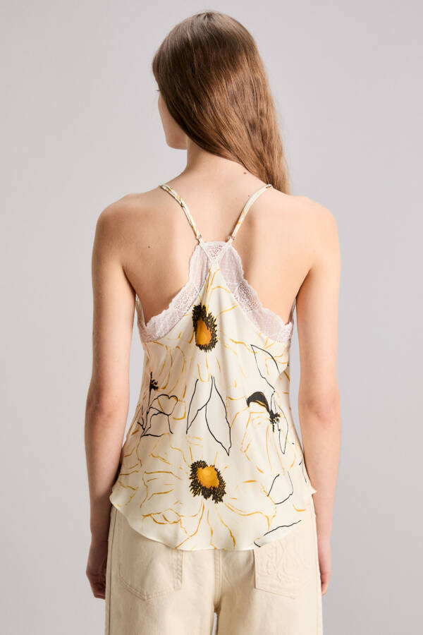 KOSIUKO TOP FLORAL CHARM - Image 2