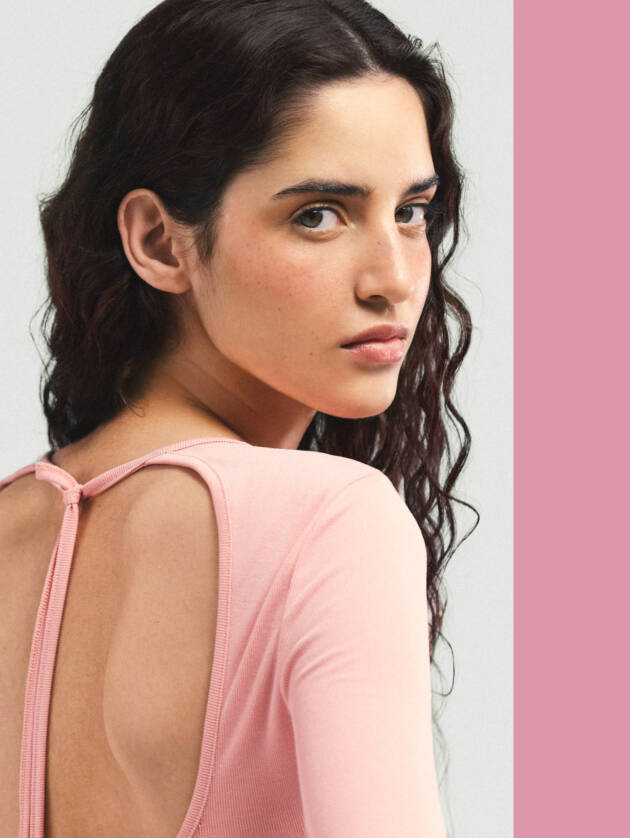JAZMÍN CHEBAR REMERA ROMI