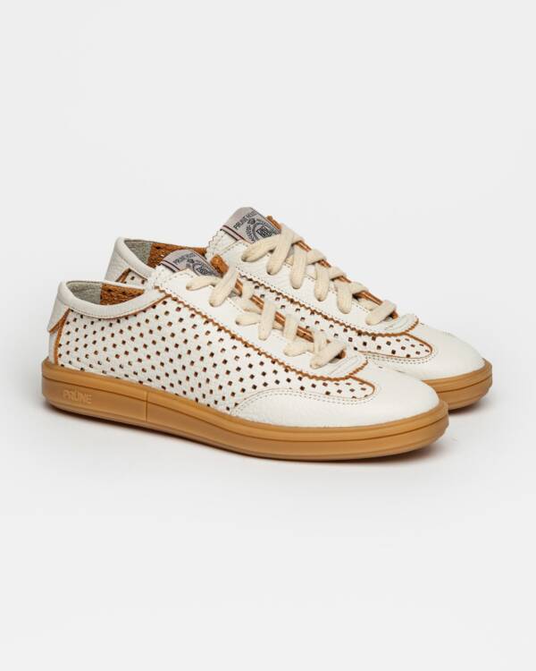 PRÜNE SNEAKER LAUREN EN CUERO GRANEADO - Image 2
