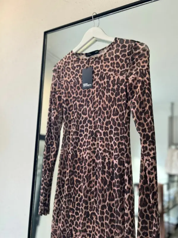 MARIA ANTONIETA VESTIDO LEOPARD LARGO MICROTUL FORRADO - Image 2